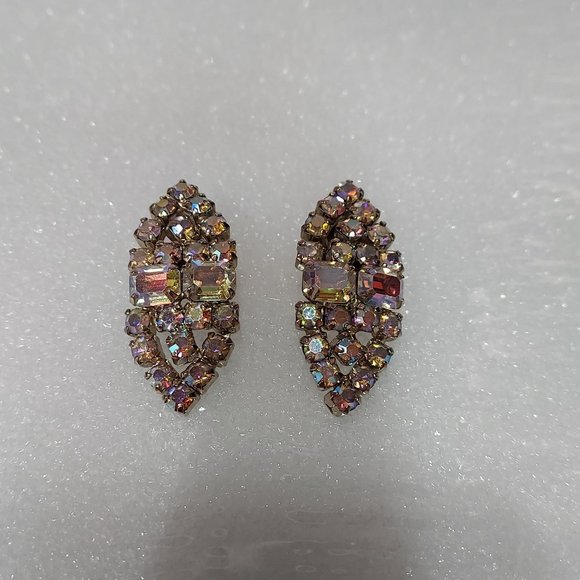 Vintage Aurora Borealis Oval clip on earrings - Picture 1 of 4